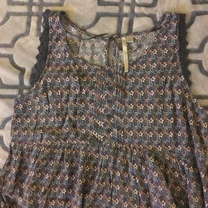 🌿*EUC* Floral Sleeveless Pleated Blouse